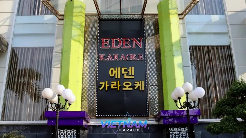 다낭 에덴 가라오케 입구와 간판