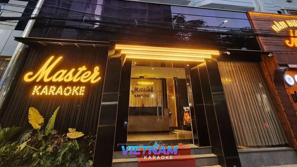나트랑 마스터 가라오케 건물 외관